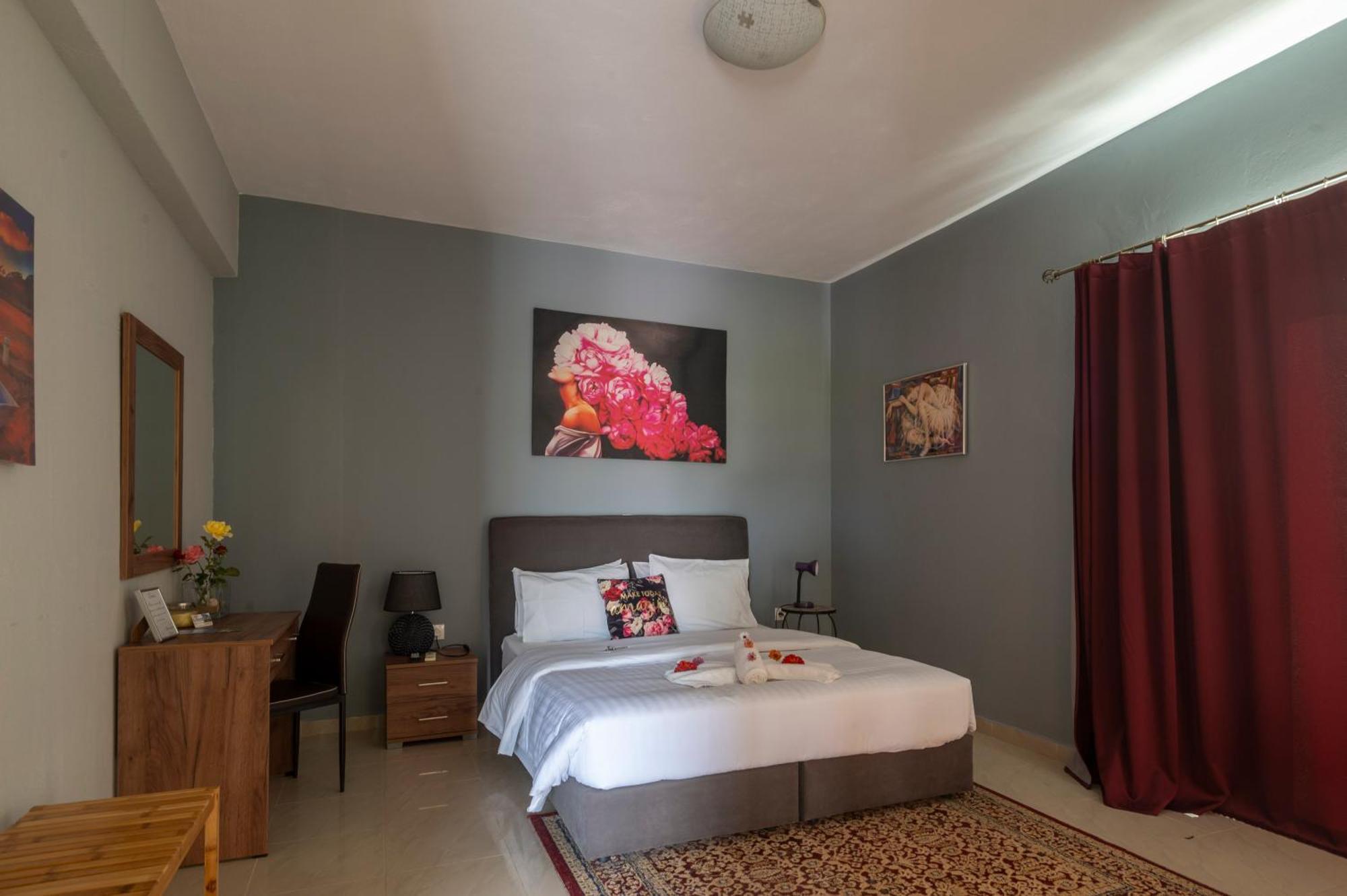 La Vatura Hotel Gialova Ngoại thất bức ảnh