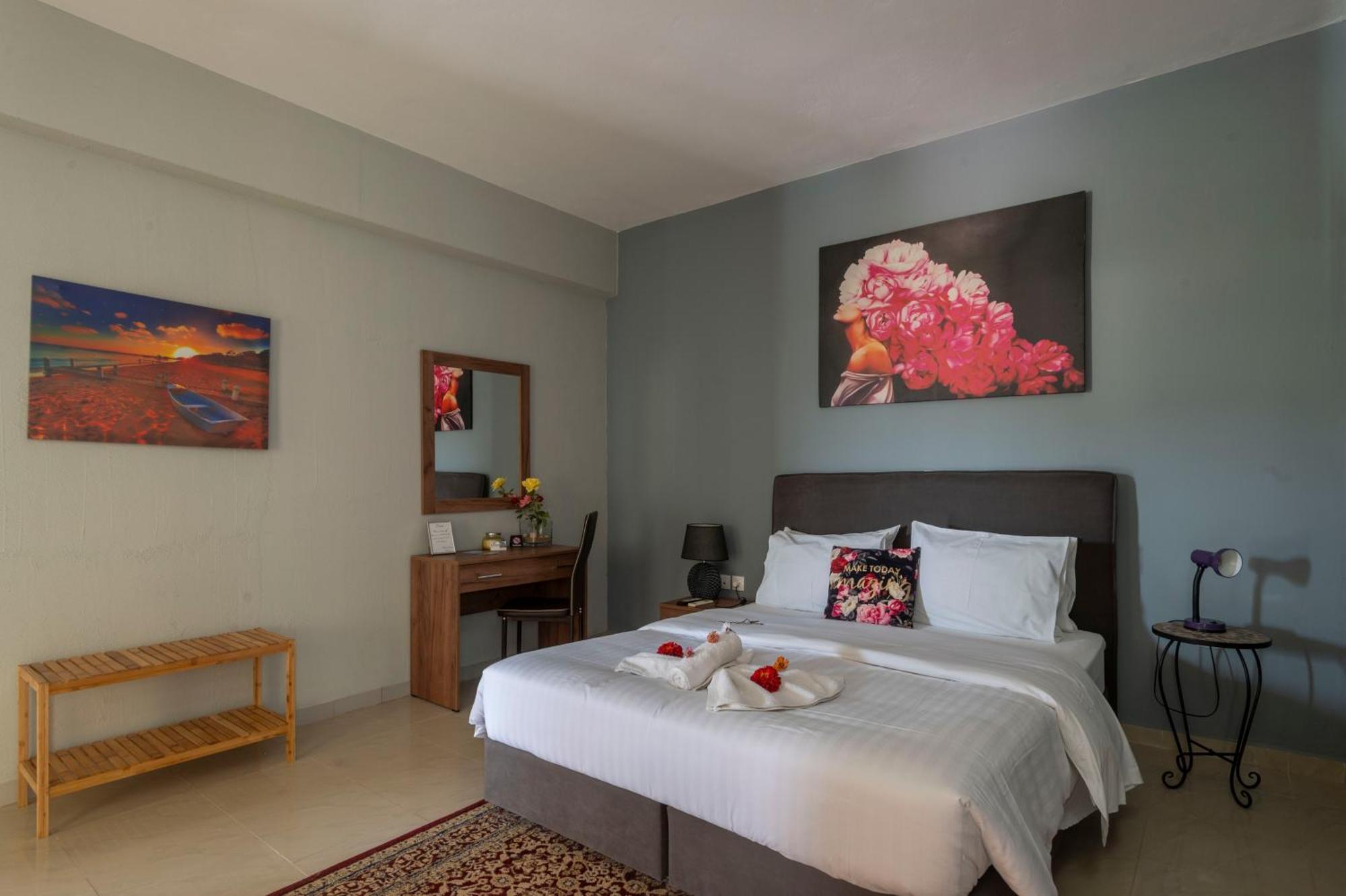 La Vatura Hotel Gialova Ngoại thất bức ảnh