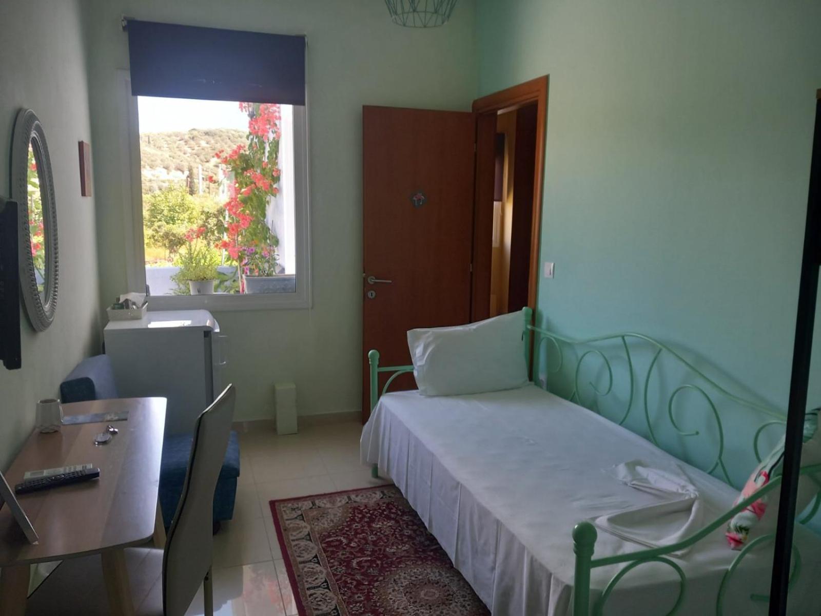 La Vatura Hotel Gialova Ngoại thất bức ảnh